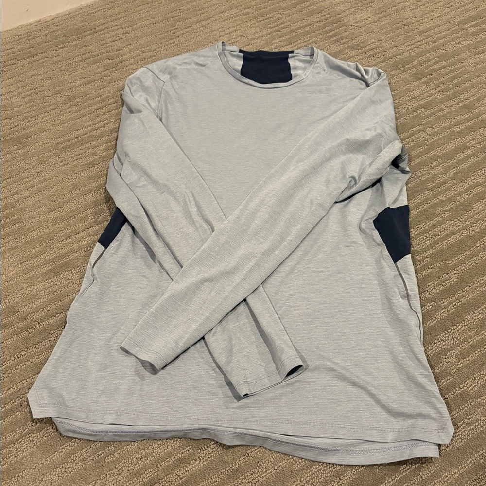 Men’s long sleeve lululemon shirt